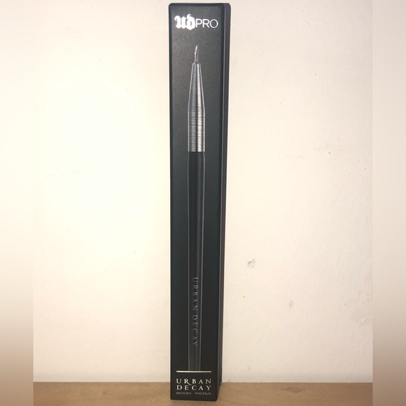 Urban Decay Other - BN Urban Decay Pro Precise Eyeliner Brush E-216